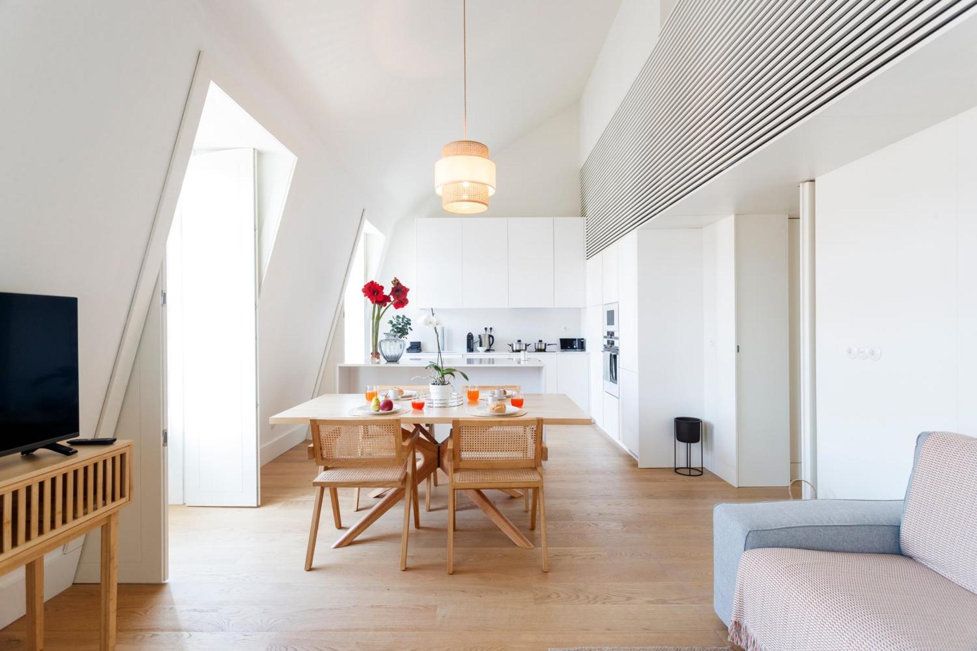 Luxury With Balcony In Downtown Appartement